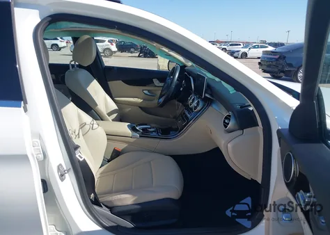 2016 Mercedes-Benz C 300 Luxury/Sport из США, поврежденный, VIN 55SWF4JB3GU158343